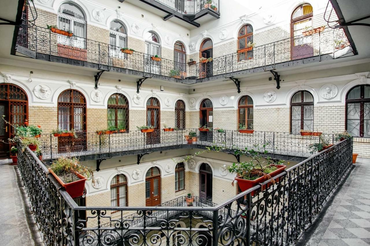 Cape Code Apartment Budapest Extérieur photo