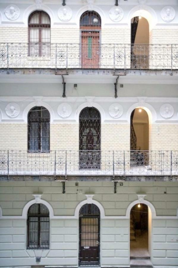 Cape Code Apartment Budapest Extérieur photo